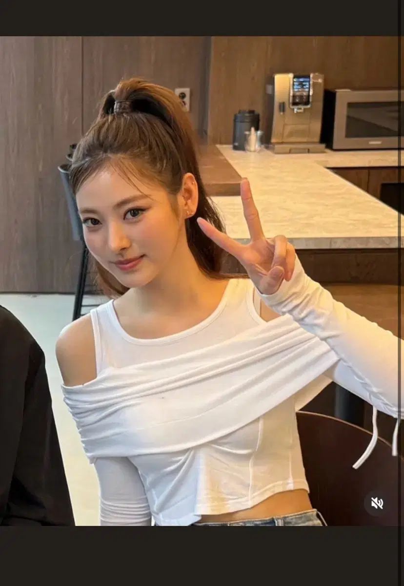 宮尾アンナ着用 ミュゼ オフショルダートップス - オフホワイト