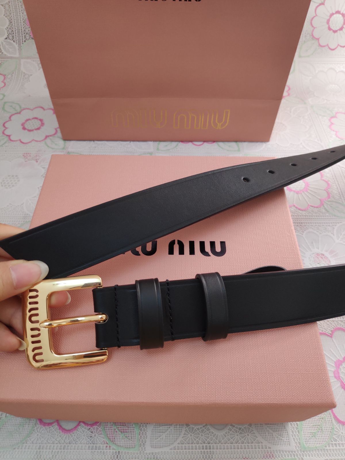 金色ロゴバックル ナッパレザーベルト