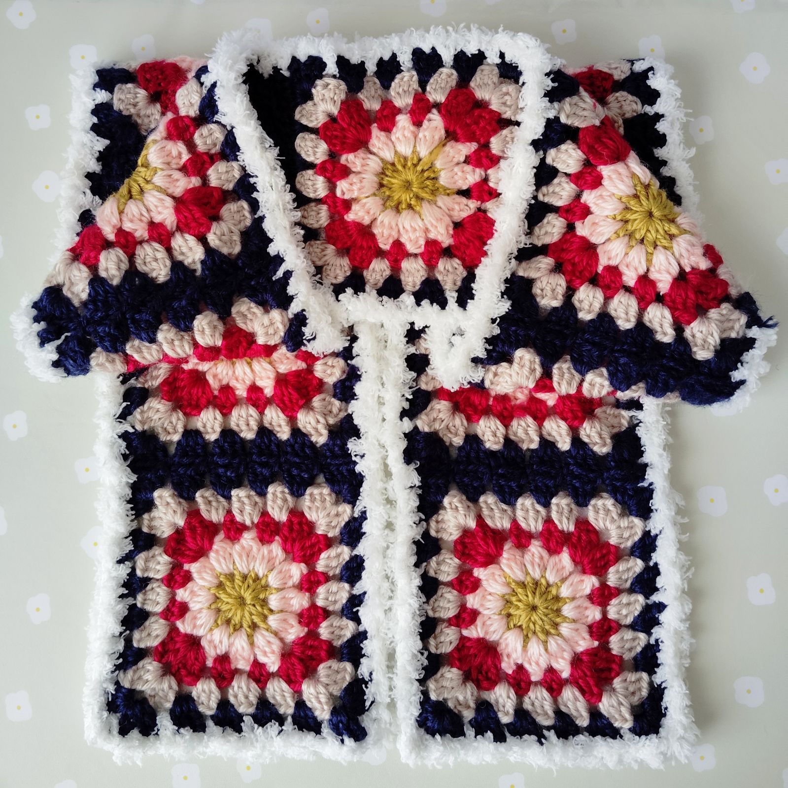 グラニースクエア クロシェ　モチーフ編み レディースマフラー ハンドメイド 未使用　ハンドメイド　ミニストール　フラワーモチーフ編み　マフラー　クロッシェ　グラニースクエア