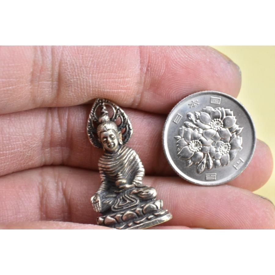 阿閦如来 アクショービャ ミニメタル仏像 A036 - メルカリ