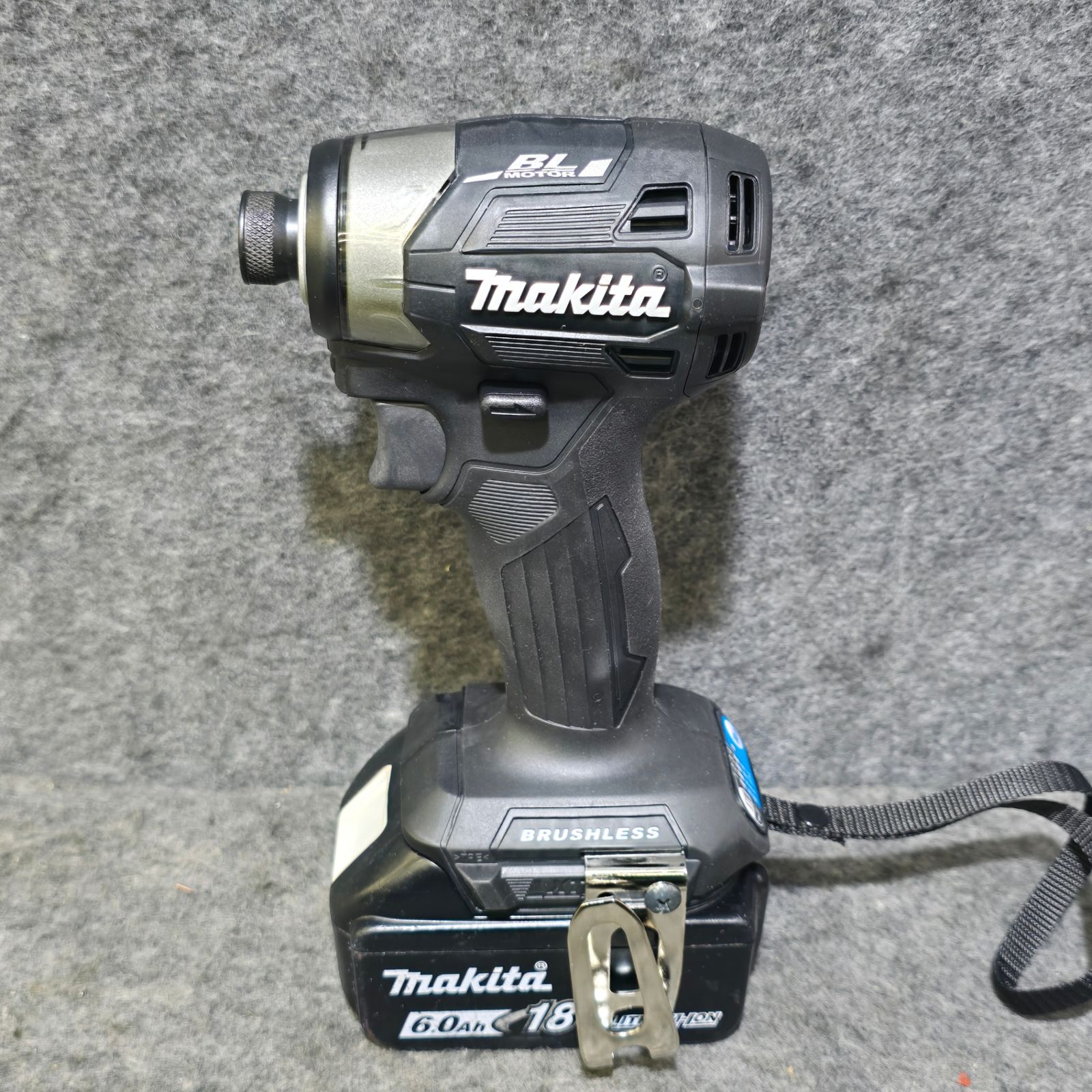 未使用 本体・充電器+中古 バッテリ×2個のフルセット品 未使用 本体・充電器+中古 バッテリ×2個のフルセット品