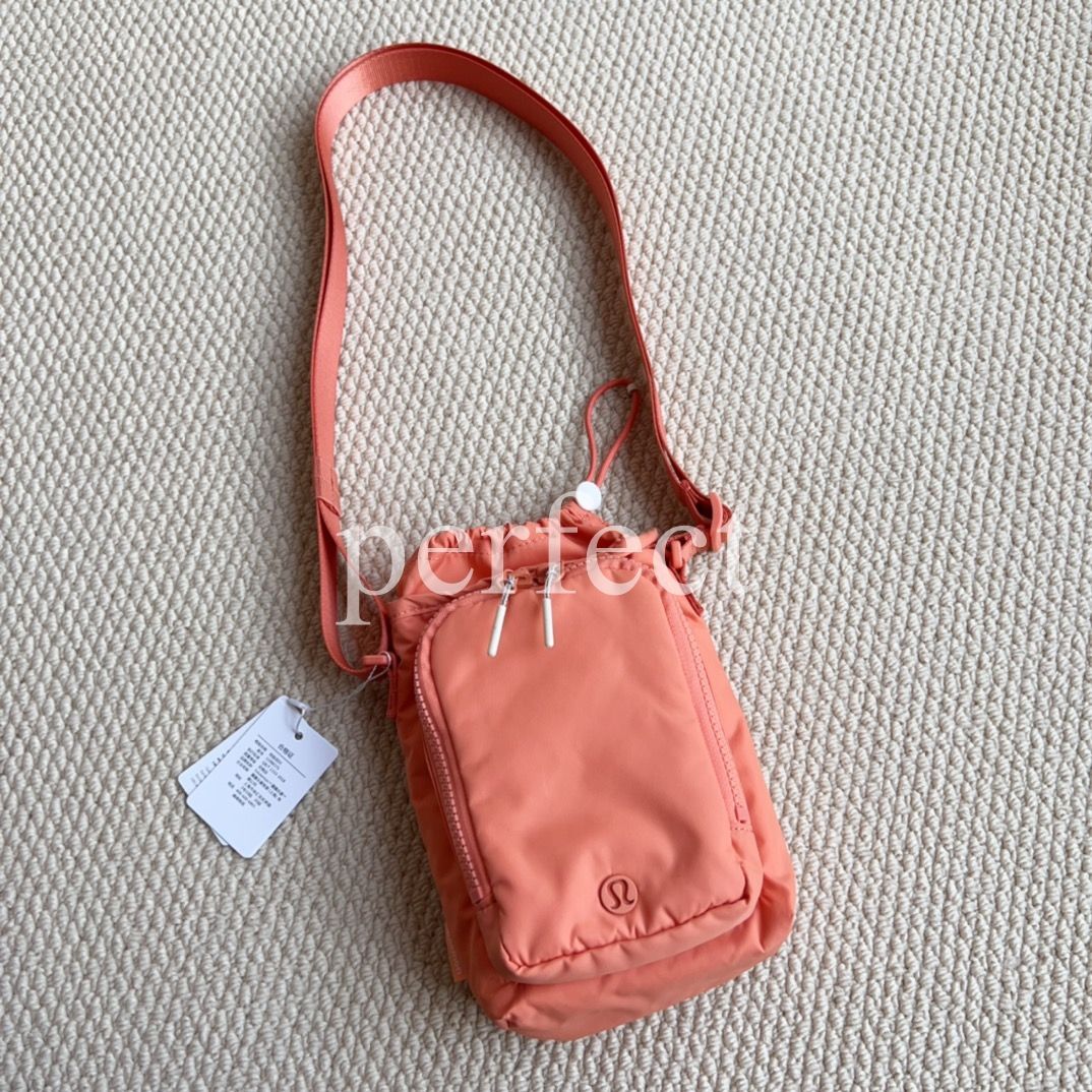 新品 lululemon ウォーターボトルホルダー Waterbottle Crossbody レディース ショルダーバッグ バックパック