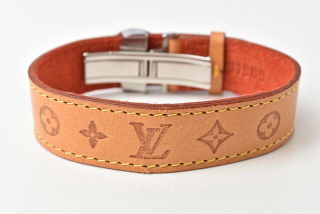 LOUIS VUITTON ブラックレザーバングル ルイヴィトン ブラスレ・ヴー・グッドラックブレス モノグラム