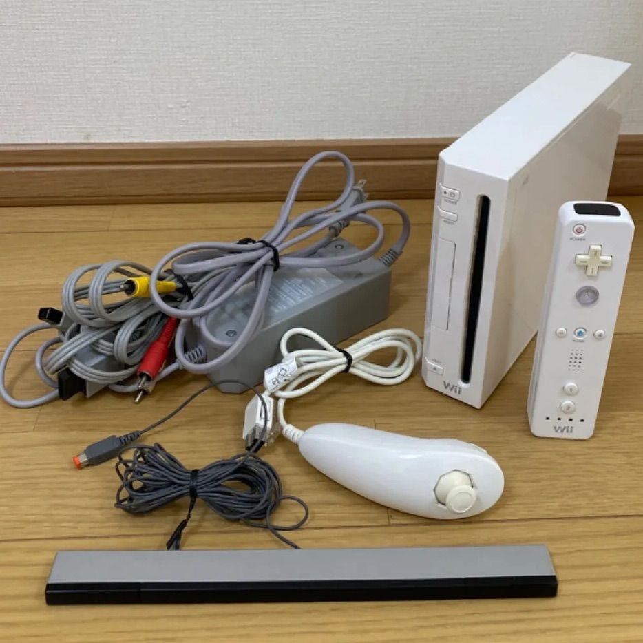 【美品】 Nintendo 任天堂 Wii 本体 ソフト コントローラー 直ぐに遊べます(^^)任天堂 Wii 本体 &Wii Fit plus &コントローラ &ソフト