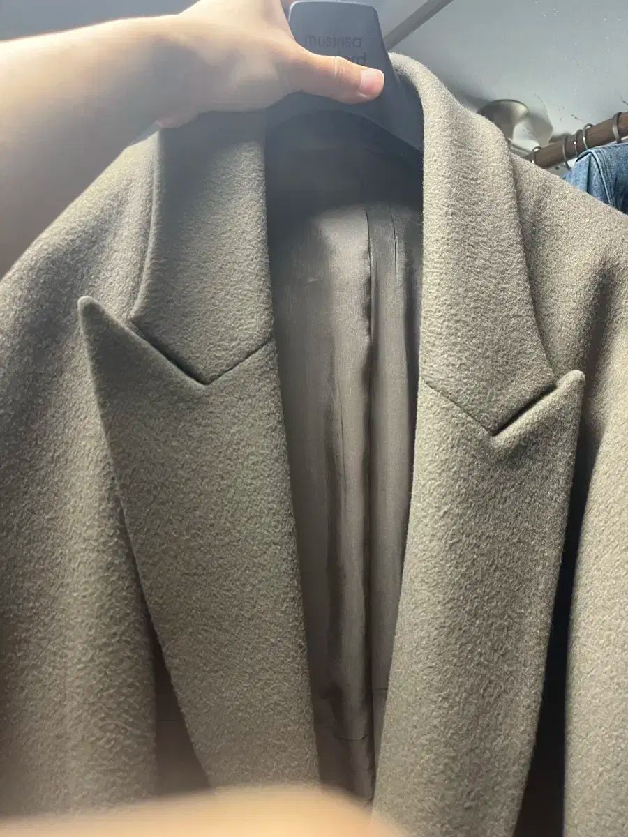 ダークベージュ