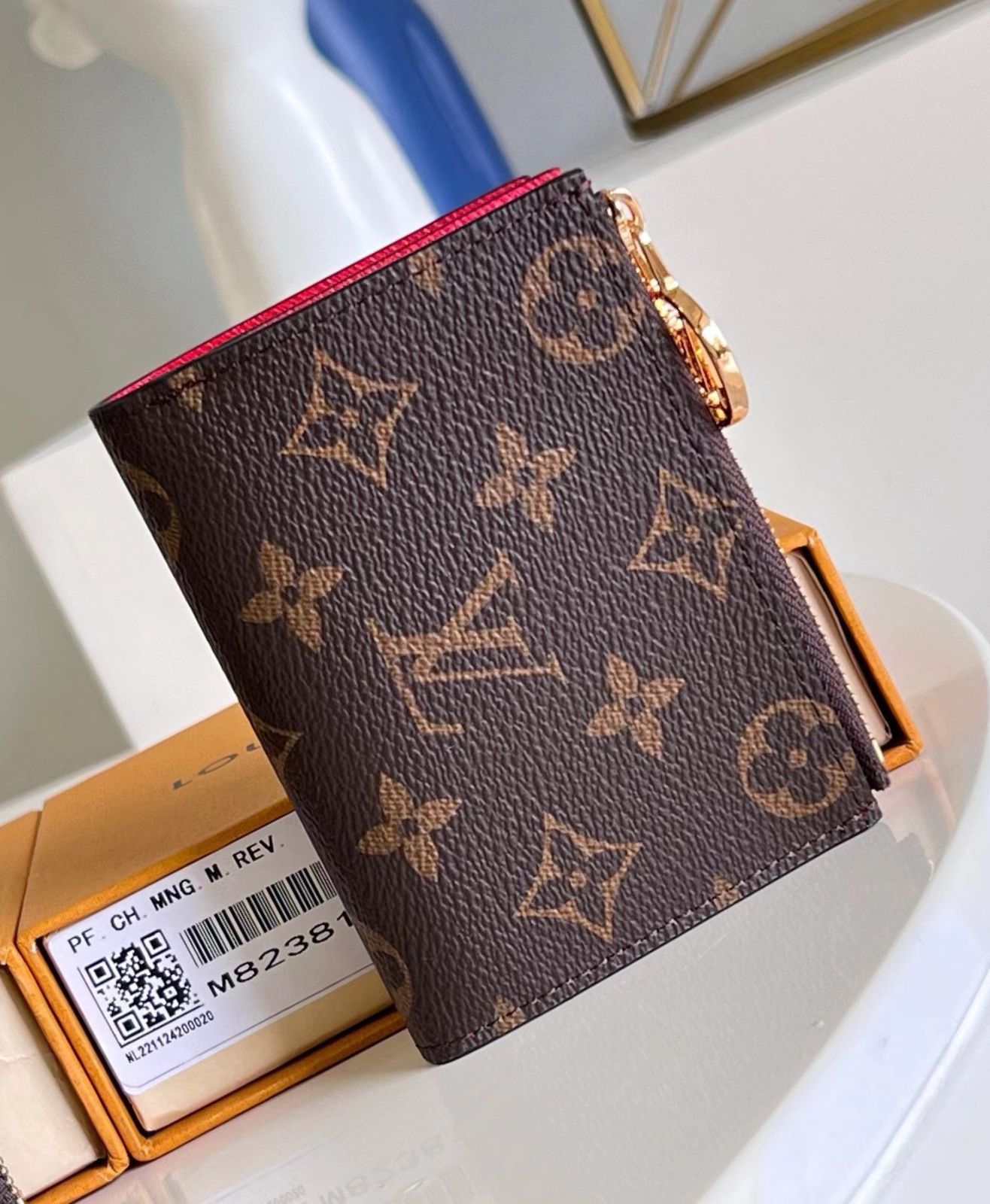 ルイヴィトン LOUIS VUITTON ポルトフォイユ リサ トニックオレンジ モノグラムキャンバス 二つ折り財布 ゴールド金具 コンパクト