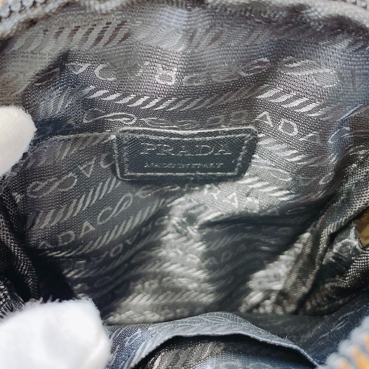 美品】PRADA プラダ ノベルティ ポーチ ショルダーバック HID - メルカリ