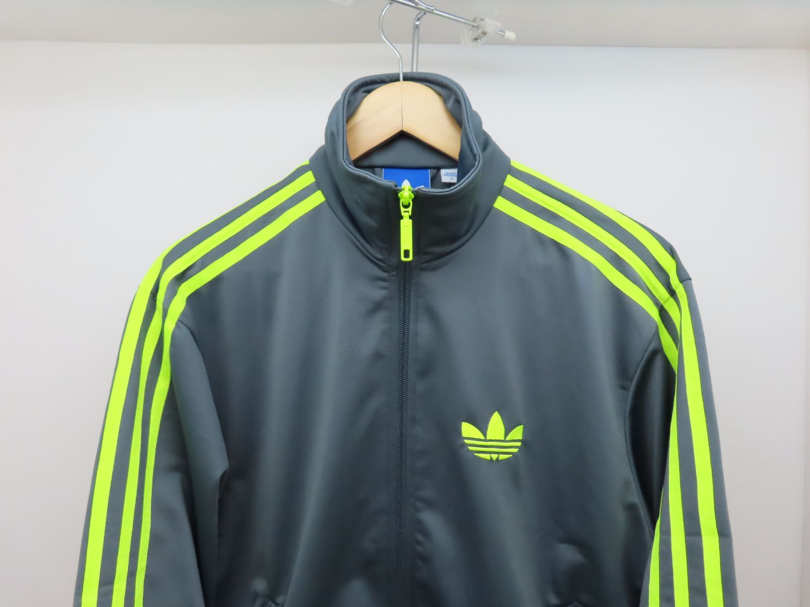 adidas トラックジャケット Sサイズ ADIDAS アディダス ジャージ トラックジャケット 【Sサイズ