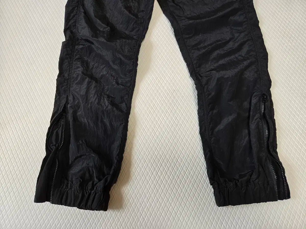 23SS stone island ストーンアイランド ナイロンメタル パンツ