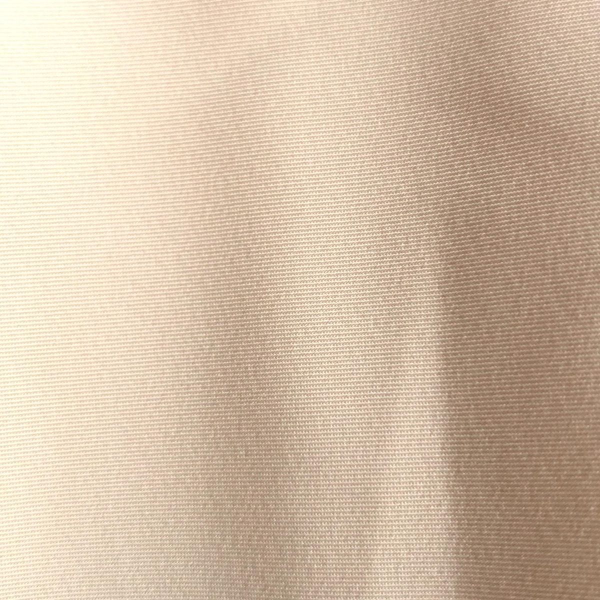 ベージュ