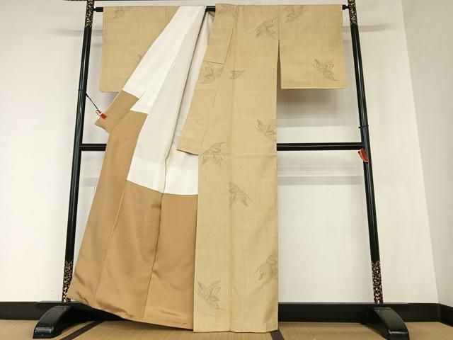 平和屋着物○結城紬 100亀甲 飛び亀甲柄 舞蝶文 正絹 逸品 未
