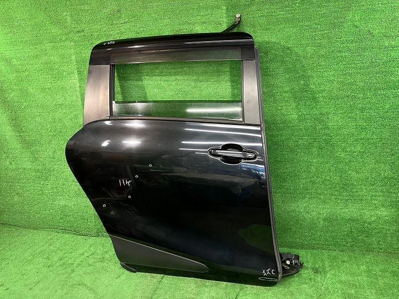 シエンタ NHP170G 右リアドア ハイブリッドG 7人 ニホンイタ M31Q8 67003-52570 209