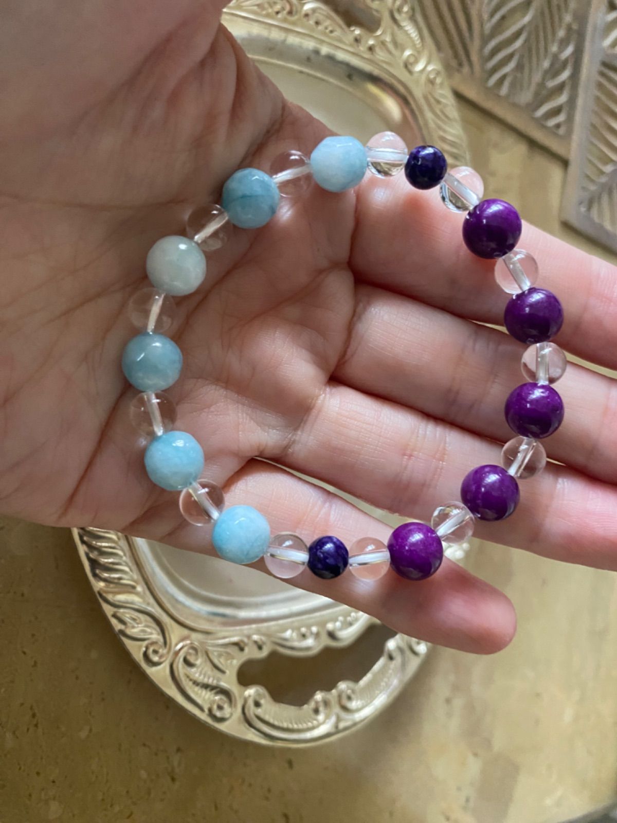 世界三大ヒーリングストーン、ラリマー8mm、スギライト8mm、チャロアイト6mmとAAランクのクリスタル水晶6mmを合わせて、魅力いっぱいのブレスレットにしました！タイプ2