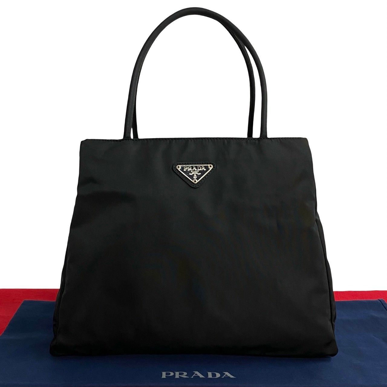 美品 PRADA ハンドバッグ 三角ロゴ プレート 白タグ ナイロン ブラック 極希少】 PRADA プラダ ハンドバッグ ナイロン 三角ロゴ ブラック