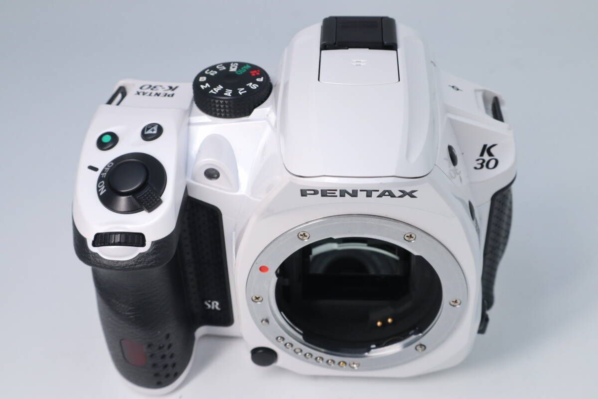 PENTAX K-30 ホワイト デジタルカメラ K-30は令和になっても充分に楽しめるカメラですよ。令和的PENTAX