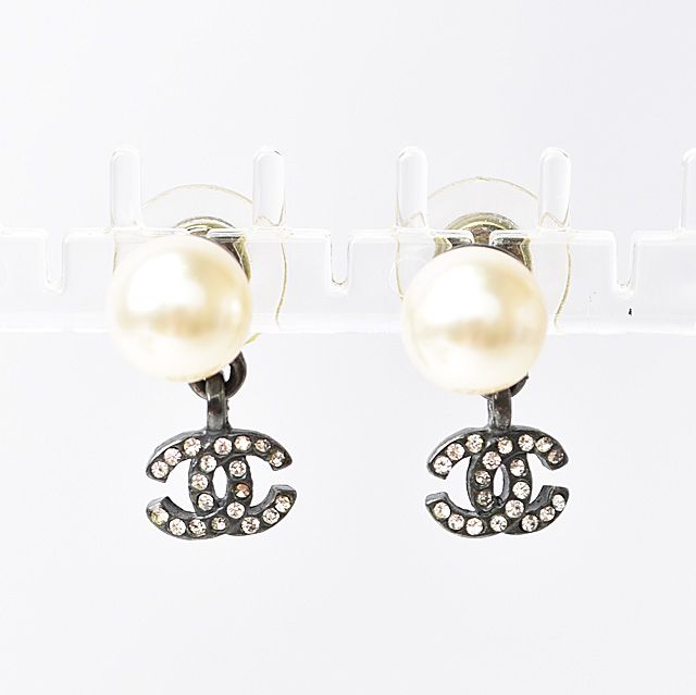 CHANEL☆パール付きピアス☆ エレガントに輝いて顔周り華やかに♪】CHANEL パールピアス