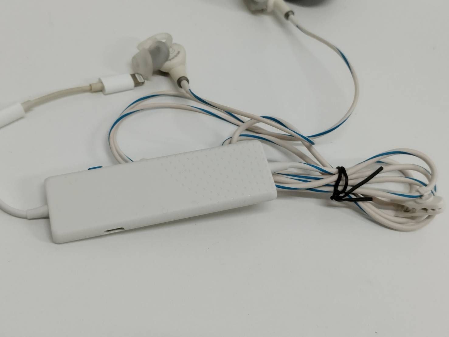 Bose QuietComfort 20 有線イヤホン Amazon.co.jp: Bose QuietComfort 20 Acoustic Noise Cancelling