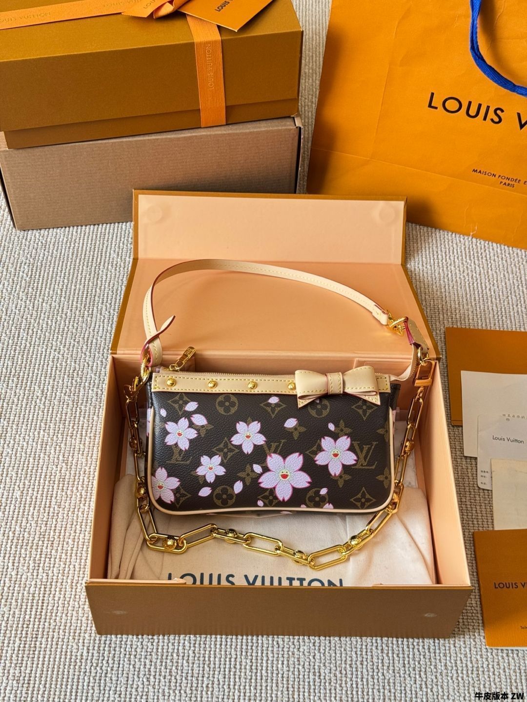 【LV◆希少カラー♡】 Louis Vuitton カーメル バッグ 今日特価】Louis Vuitton x 村上隆 桜ピローバッグ - メルカリ