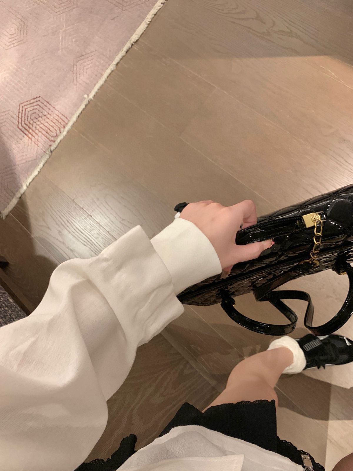 ロエベ Loewe カスタマイズされたプレス加工アルファベットロゴの小羊皮 子羊の皮 ポケット付き連帽ファスナーの綿麻混紡ジャケット アウター