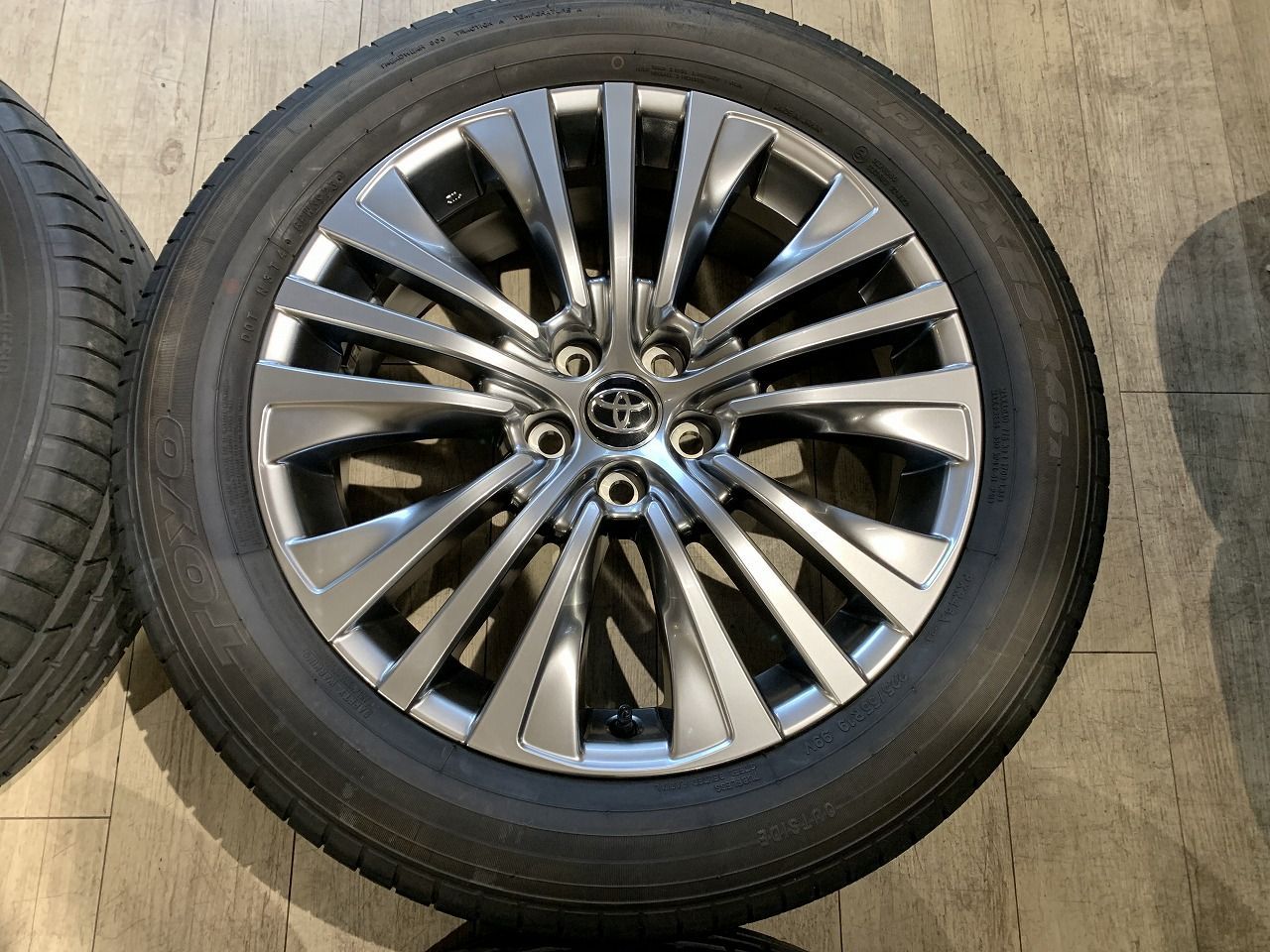 人気満点商品再入荷！ 2509014 トヨタ 80 ハリアー 純正 ホイール 19インチ 7J 35 PCD114.3 5H TOYO PROXES R64A 225|55R19 2025年 7.5mm