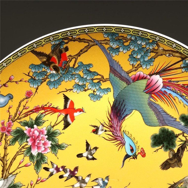 中国古美術・珍蔵粉彩・花鳥絵磁器の中皿・純手描き・木製箱付・置物・文房具・観賞皿 中国古美術・珍蔵粉彩・花鳥絵磁器の中皿・純手描き・刺繍箱