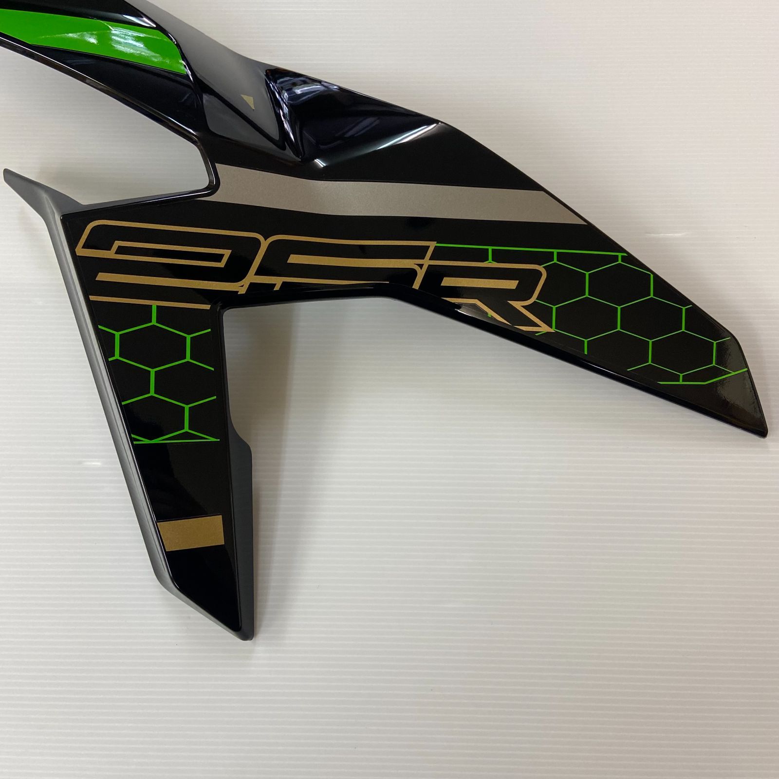 刻字　作品 Kawasaki カワサキ 2021 Ninja ZX-25R SE ﾗｲﾑｸﾞﾘｰﾝ (777) 刻印