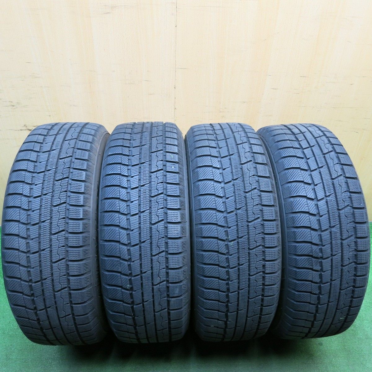 バリ溝！21年！キレイ！9.5分☆スタッドレス 215/60R17 トーヨー 