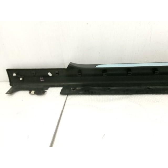 2020年 BMWミニ F56 LDA-XN15M 純正 左Rフェンダーモール 51777300821
