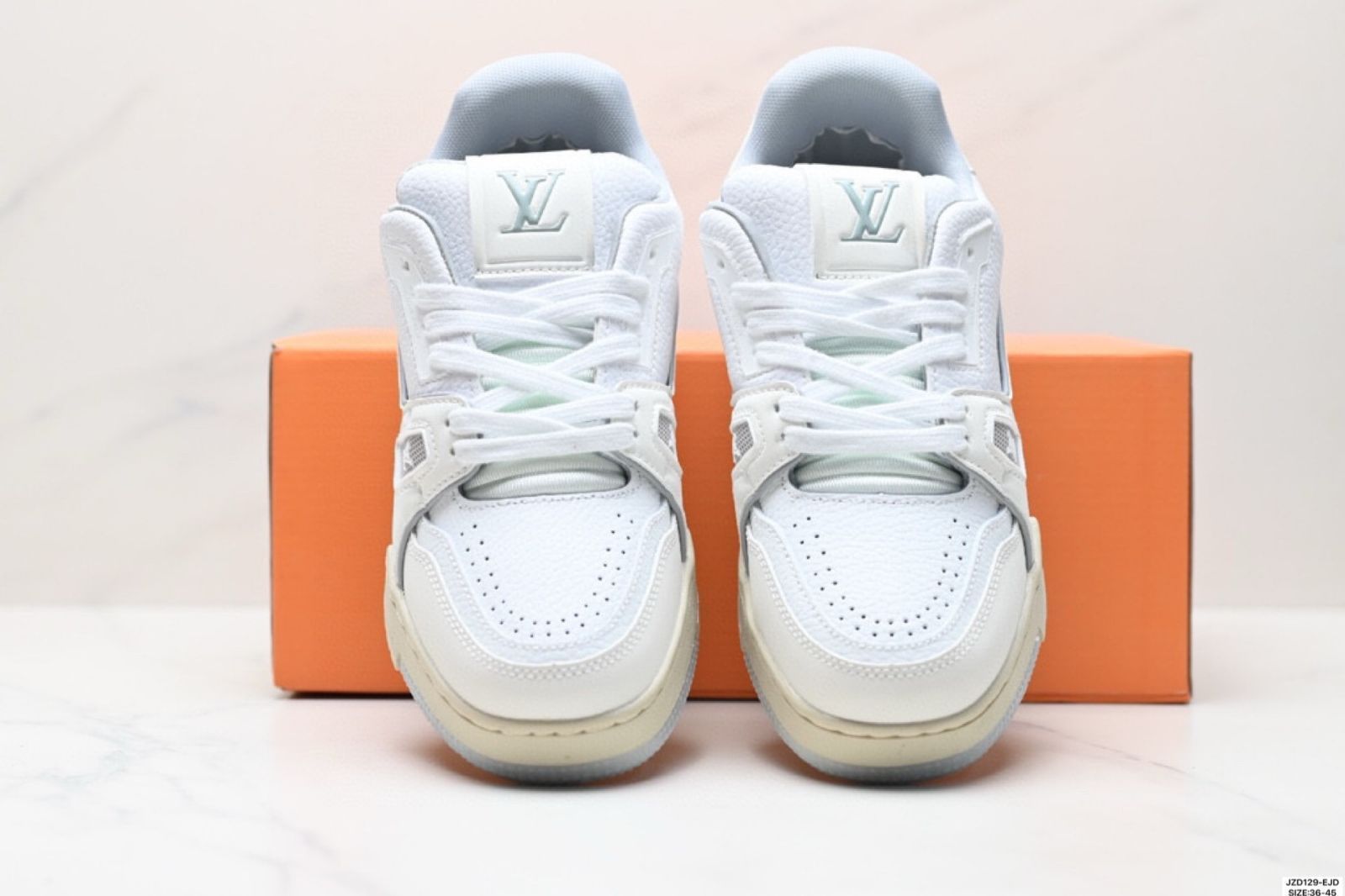 トレーナー スニーカー