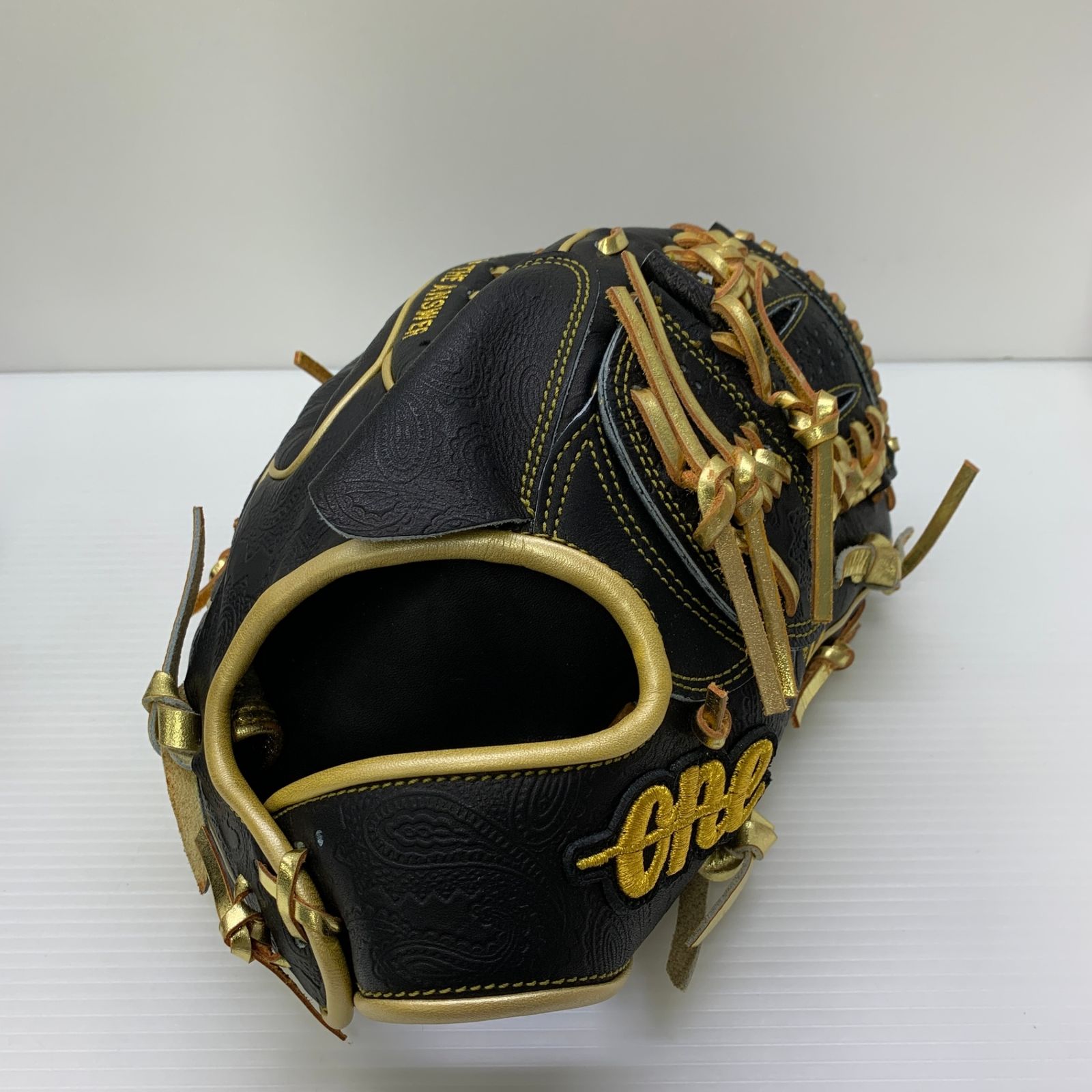 中古品 ワンオブジアンサー ONE OF THE ANSWER 硬式 投手用グローブ ONE18 刺繍有り 3672 中古品 ワンオブジアンサー ONE OF THE ANSWER 硬式 投手用