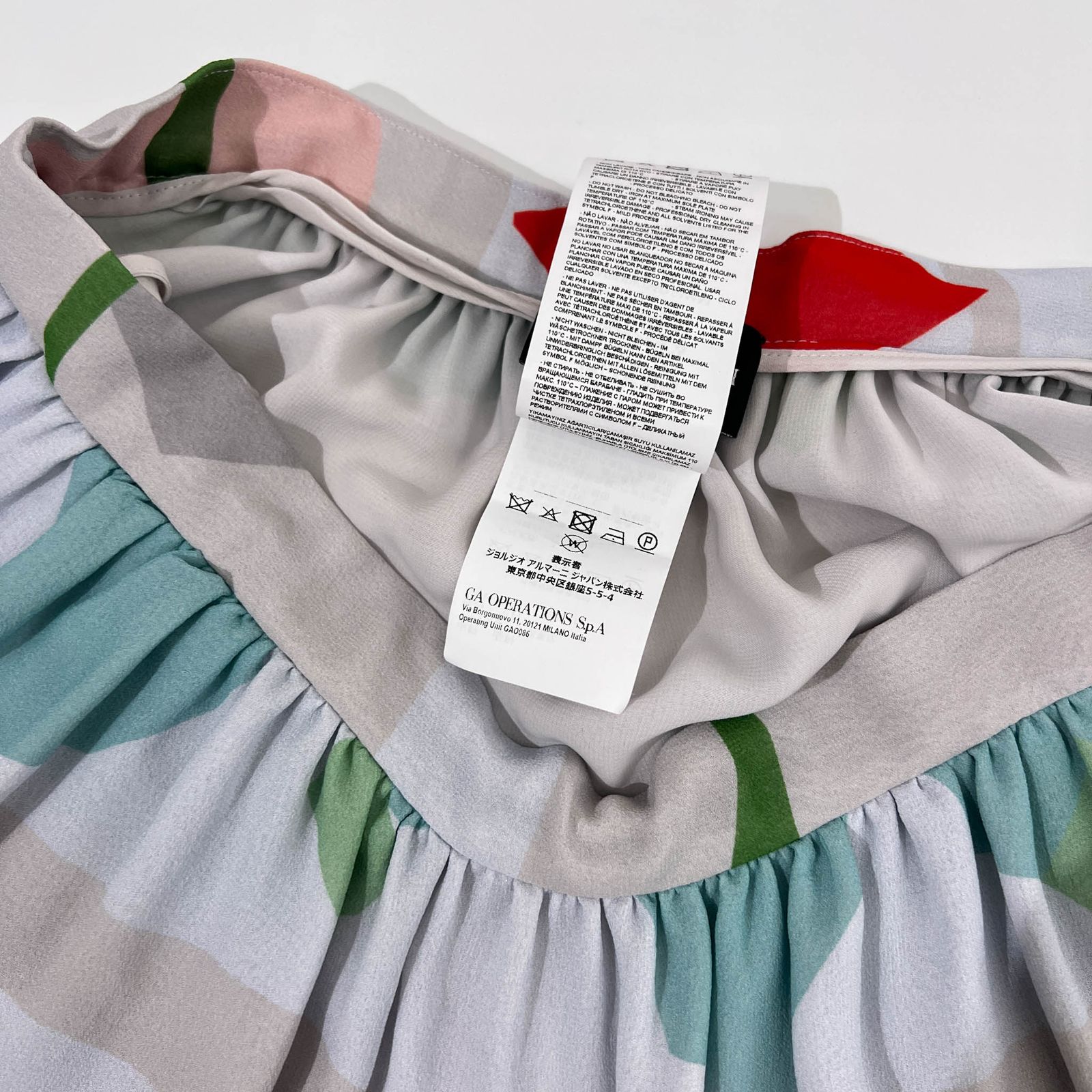 EMPORIO ARMANI エンポリオ アルマーニ シルク100% 幾何学模様 総柄  