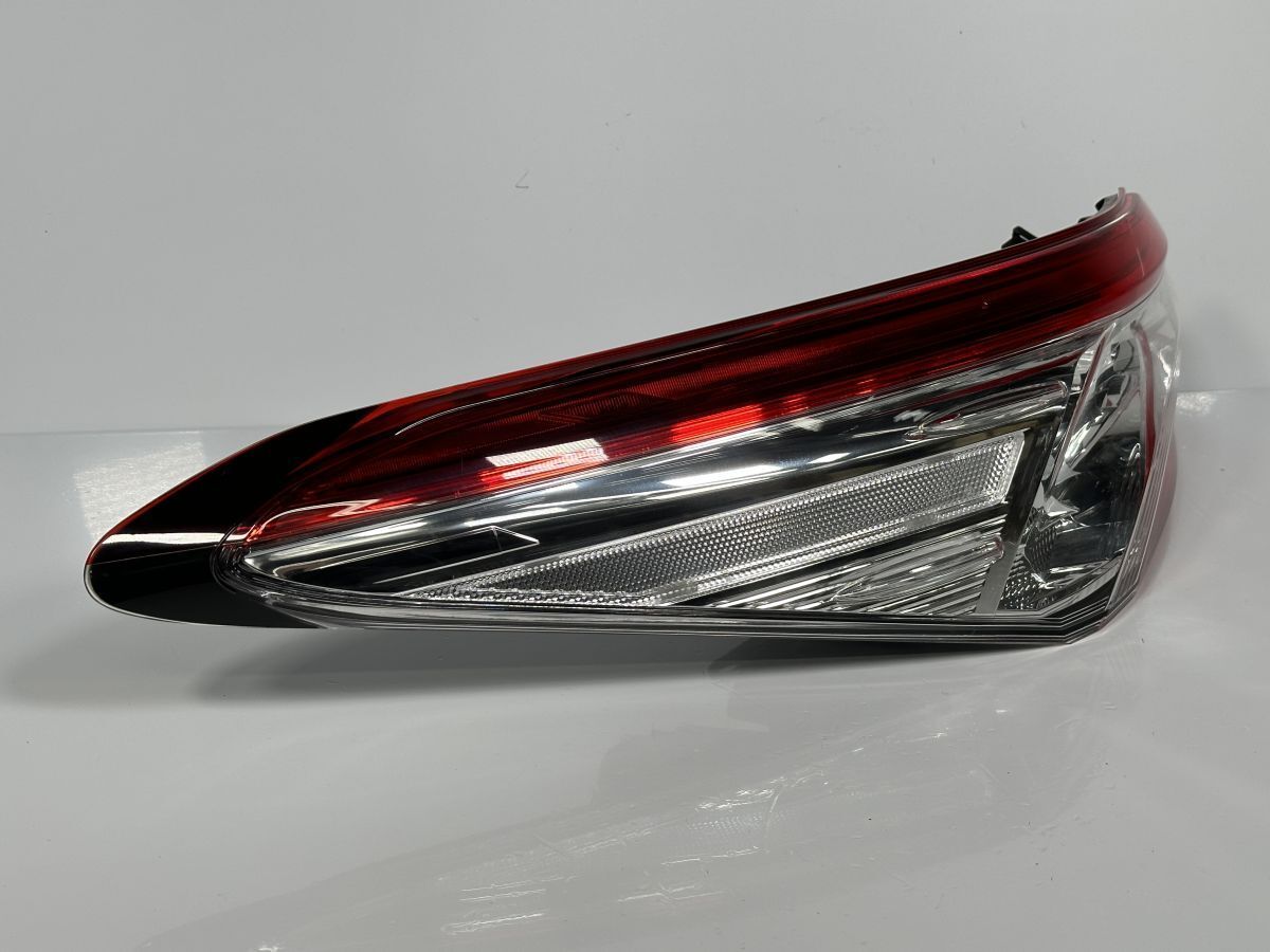 破損なし 低走行 70系 カムリ AXVH70 AXVH75 前期 純正 左テールランプAssy テールライト 外側 LH LED 81560-33690 33-242 管理27181