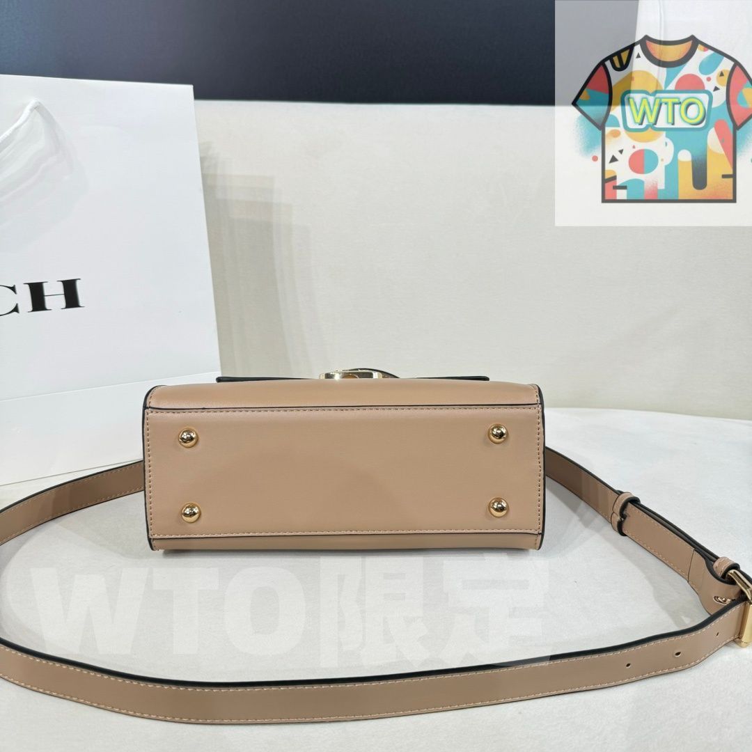 期間限定セール　【希少美品】COACH 70周年限定 ハンドバッグ COACH｜コーチから創立70周年記念バッグ「シェブロン」が登場