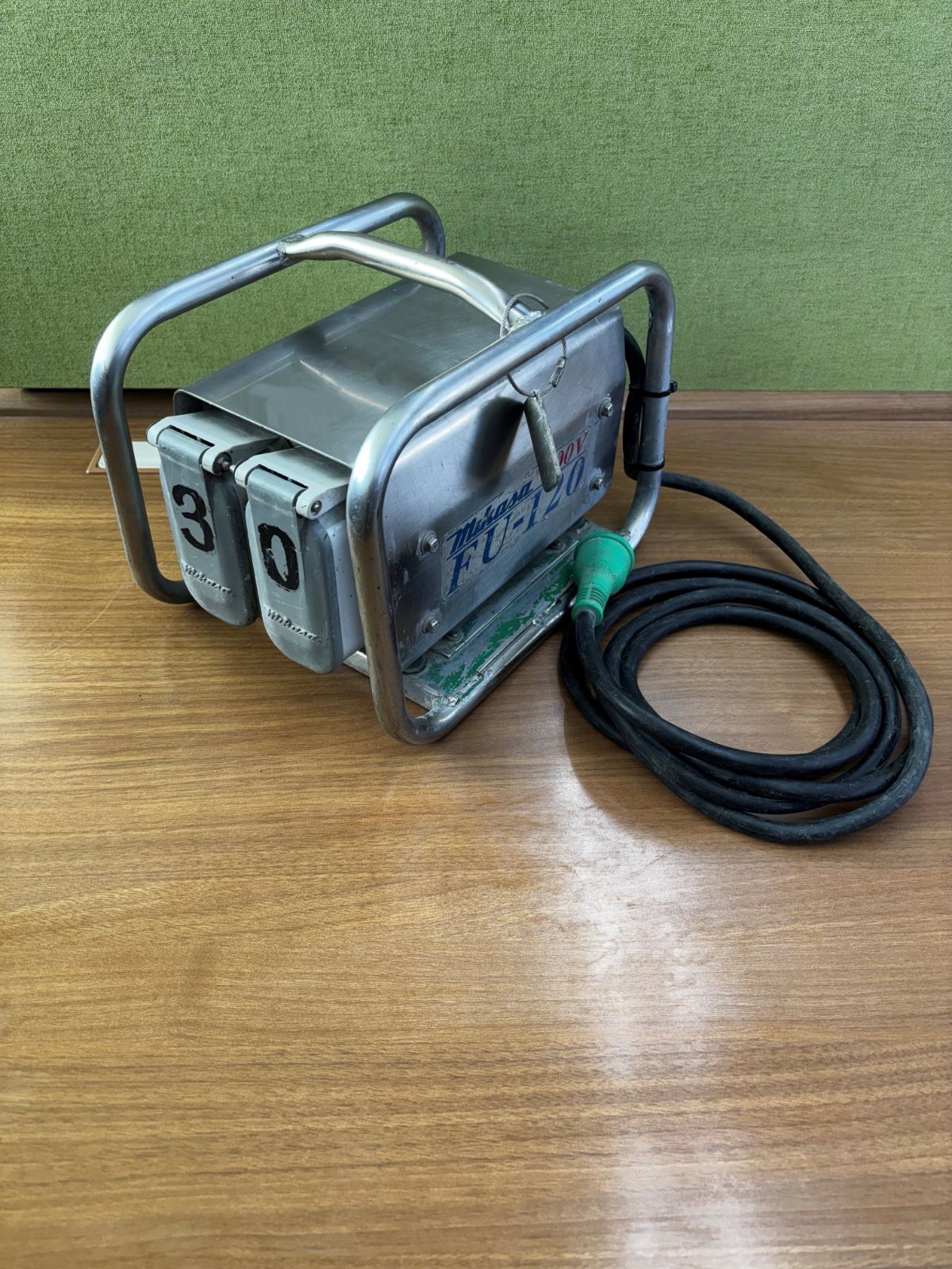  三笠産業 高周波インバーター 100 V FU 120 コンクリ―ト打設 レンタルUP 鳴浜リース B 32931 34 その他 電動工具 エア工具