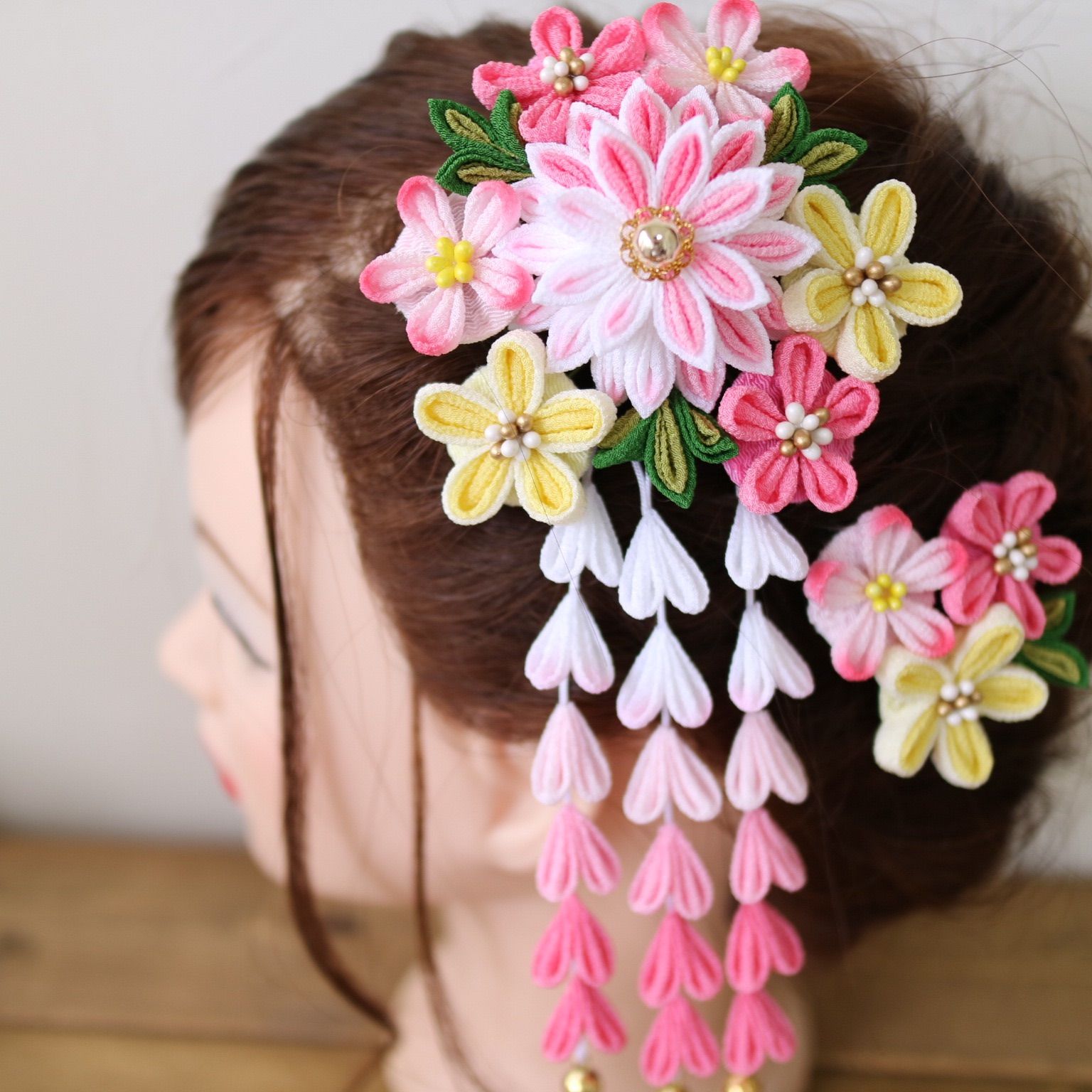 【囲み】3055 つまみ細工 髪飾り 成人式 七五三　入学　卒業 囲み】3055 つまみ細工 髪飾り 成人式 七五三入学卒業