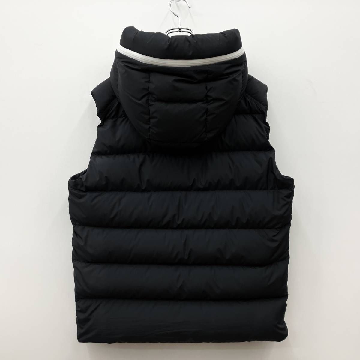 MONCLER モンクレール CARDAMINE GILET ダウンベスト ダウン インポートブランド I20911A00181 モルドバ共和国製  サイズ4 - メルカリ