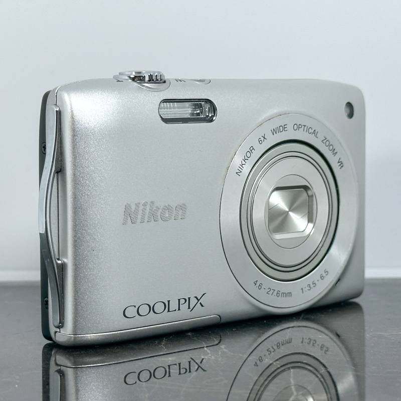 3175 Nikon COOLPIX S3300 シルバー 美品 デジカメ 美品】Nikon COOLPIX S3300 シルバー コンパクトデジタルカメラ