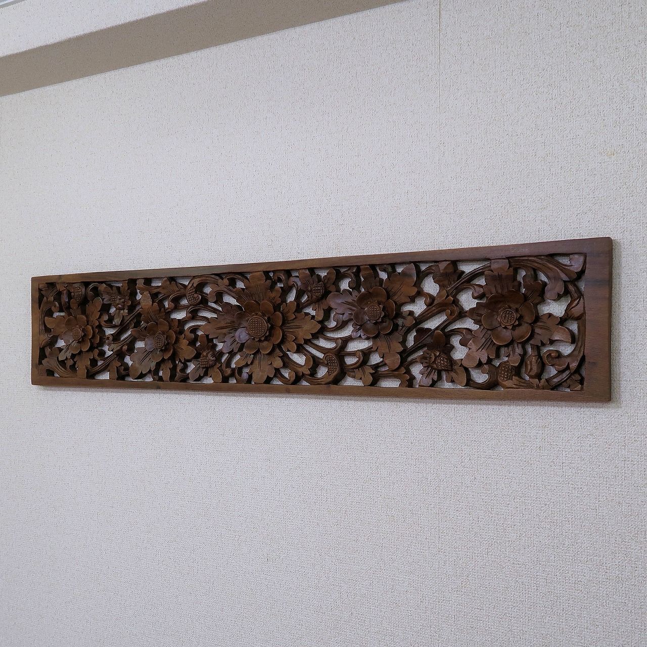 花の木彫りの壁掛けレリーフ 60X60 スワール無垢材 【壁掛け 
