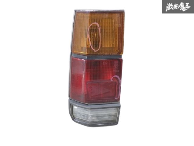 ストア出品！】 日産 純正 Y430 セドリック ワゴン テールライト
