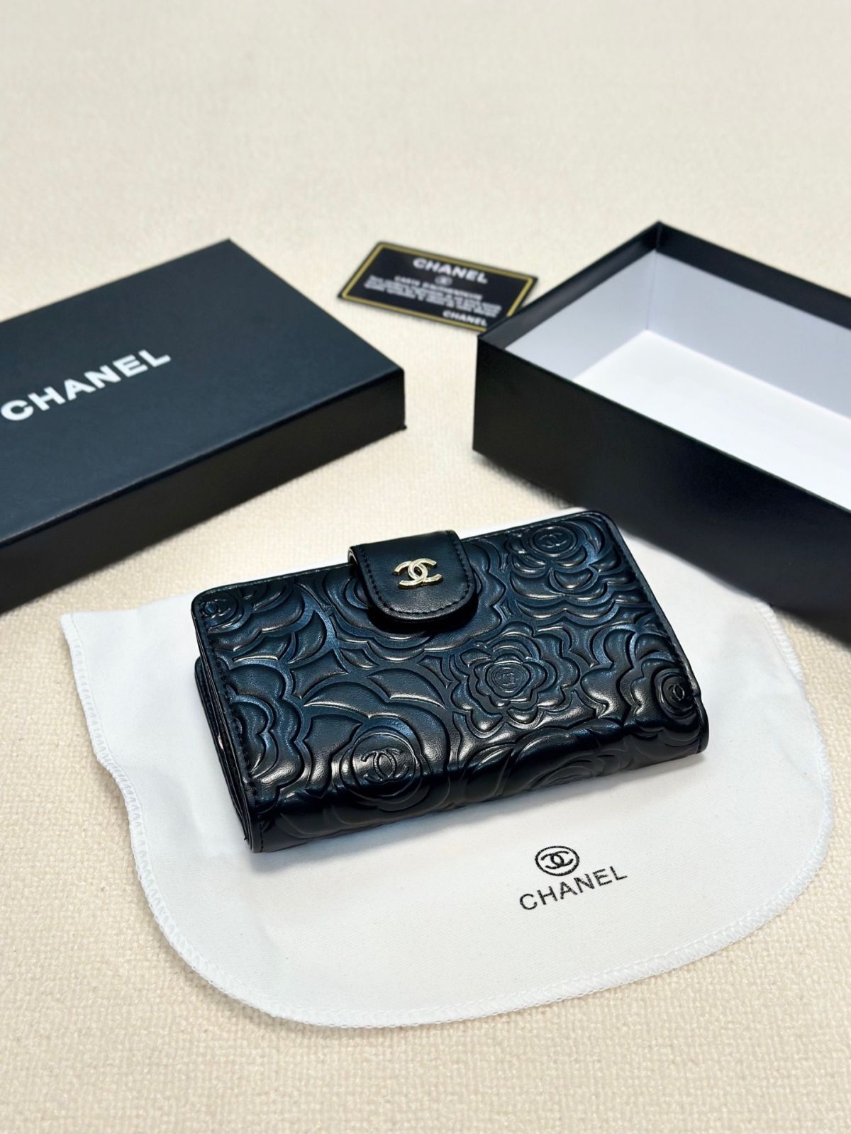 CHANEL シャネル　カメリア　財布　オーガナイザー CHANEL （新品・未使用品）シャネル カメリア CC NO.5 アイコン