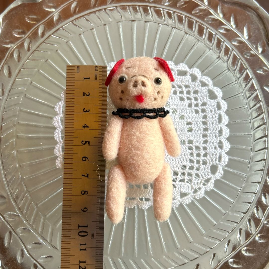 羊毛dollブローチ