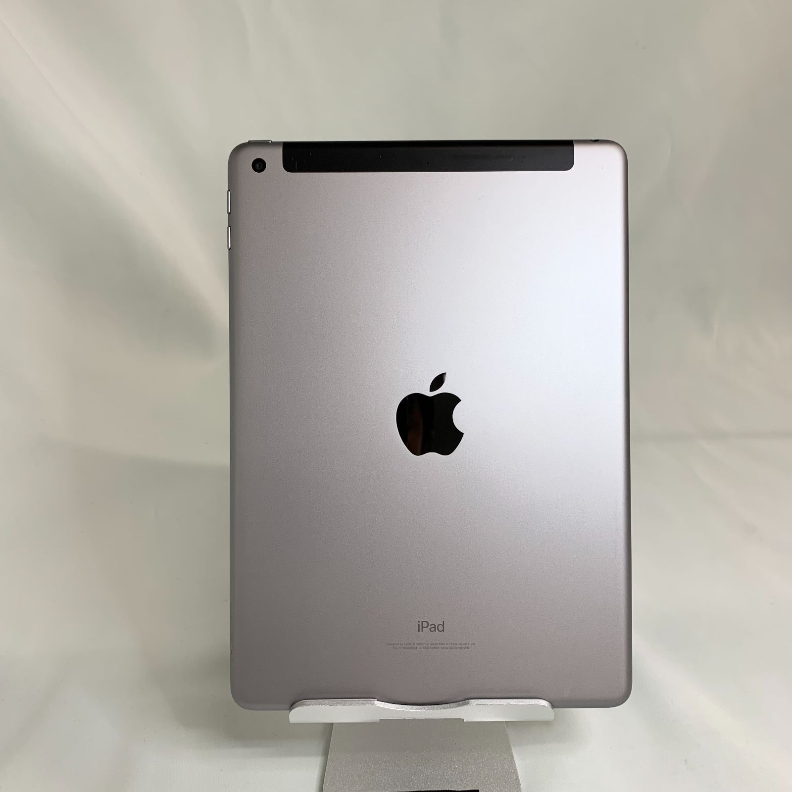 【iPad 6th Gen Wi-Fi+Cellular 32GB Space Gray A1954＋ ELECOM製ACアダプター、ケーブル】  SIMフリー | あいぱっど アイパッド タブレット iPad本体 ipad6世代 セルラー Cランク