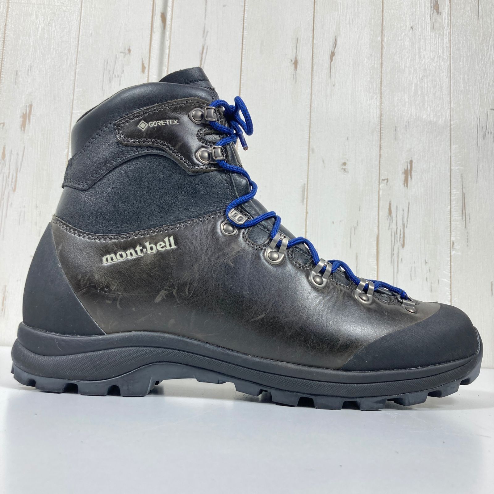 トレッキングブーツ