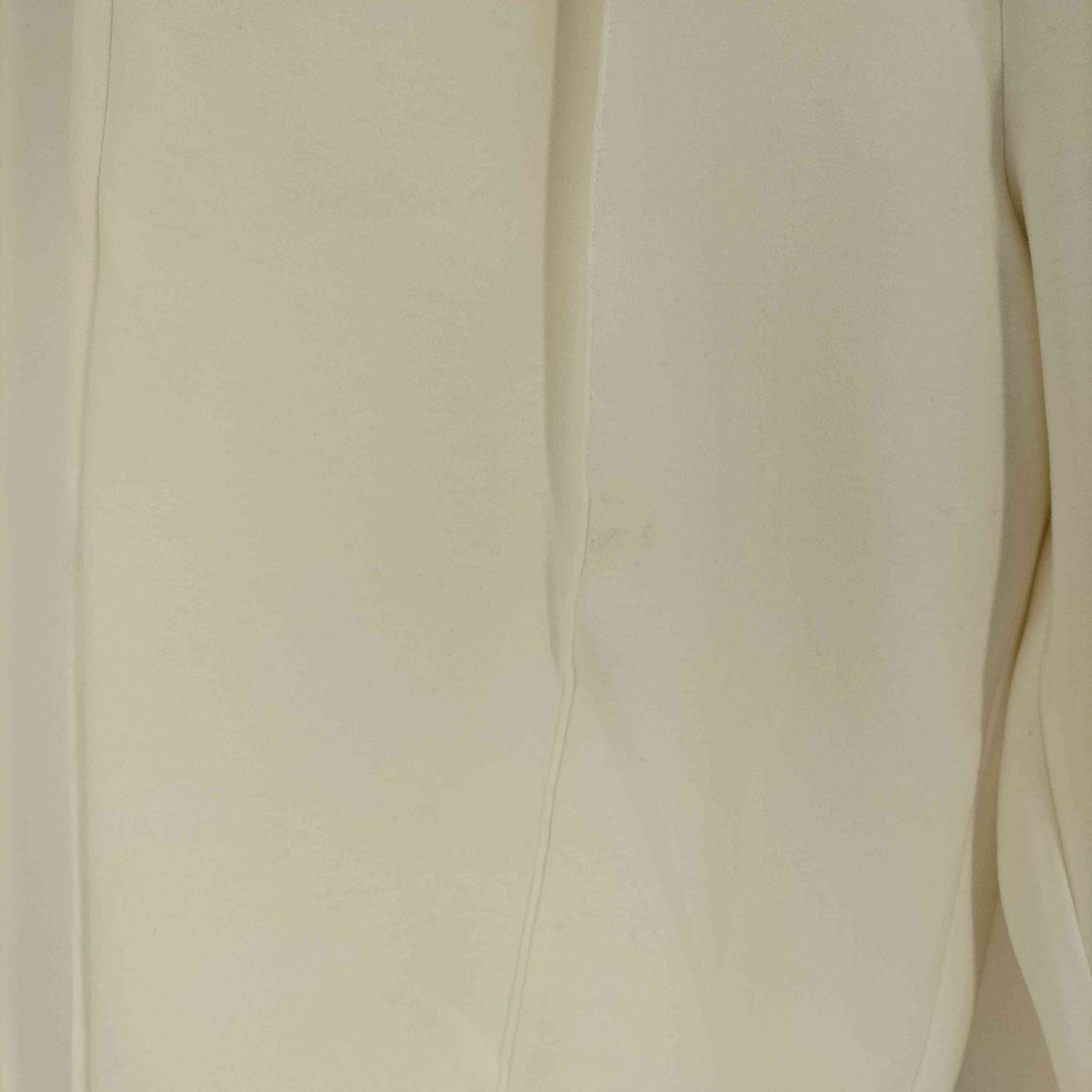 Ameri VINTAGE エッグパンツ Ameri（アメリ）の「HEM FRINGE EGG DENIM PANTS（デニムパンツ