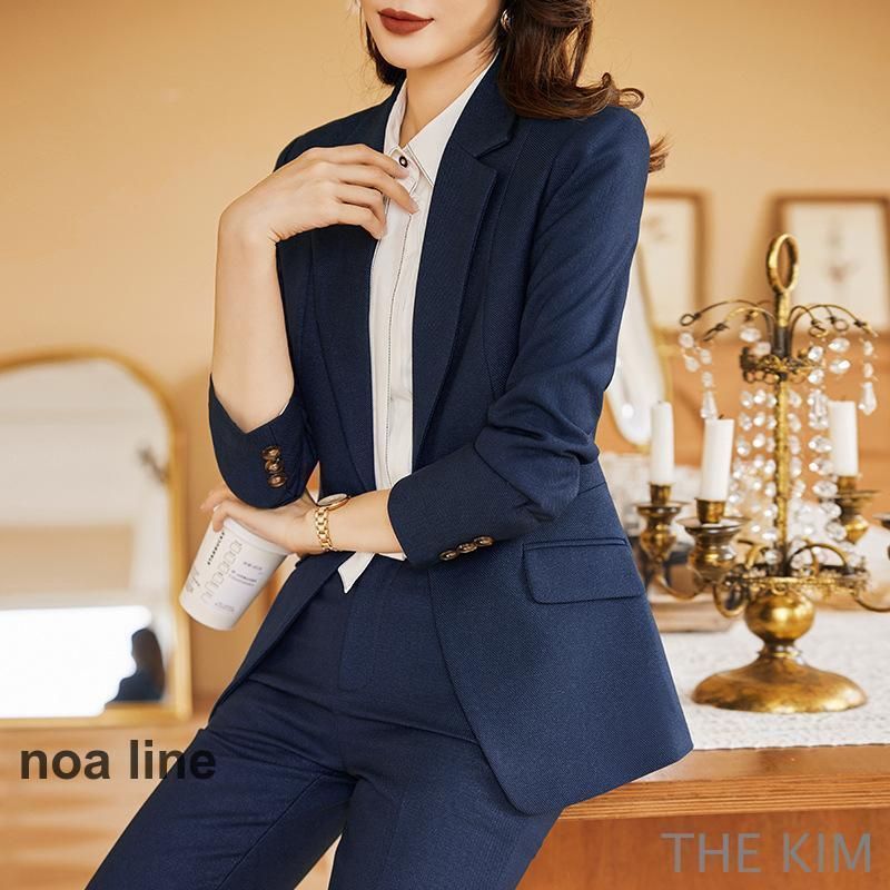 フォクシーフォーマルスーツ 突き刺さ 