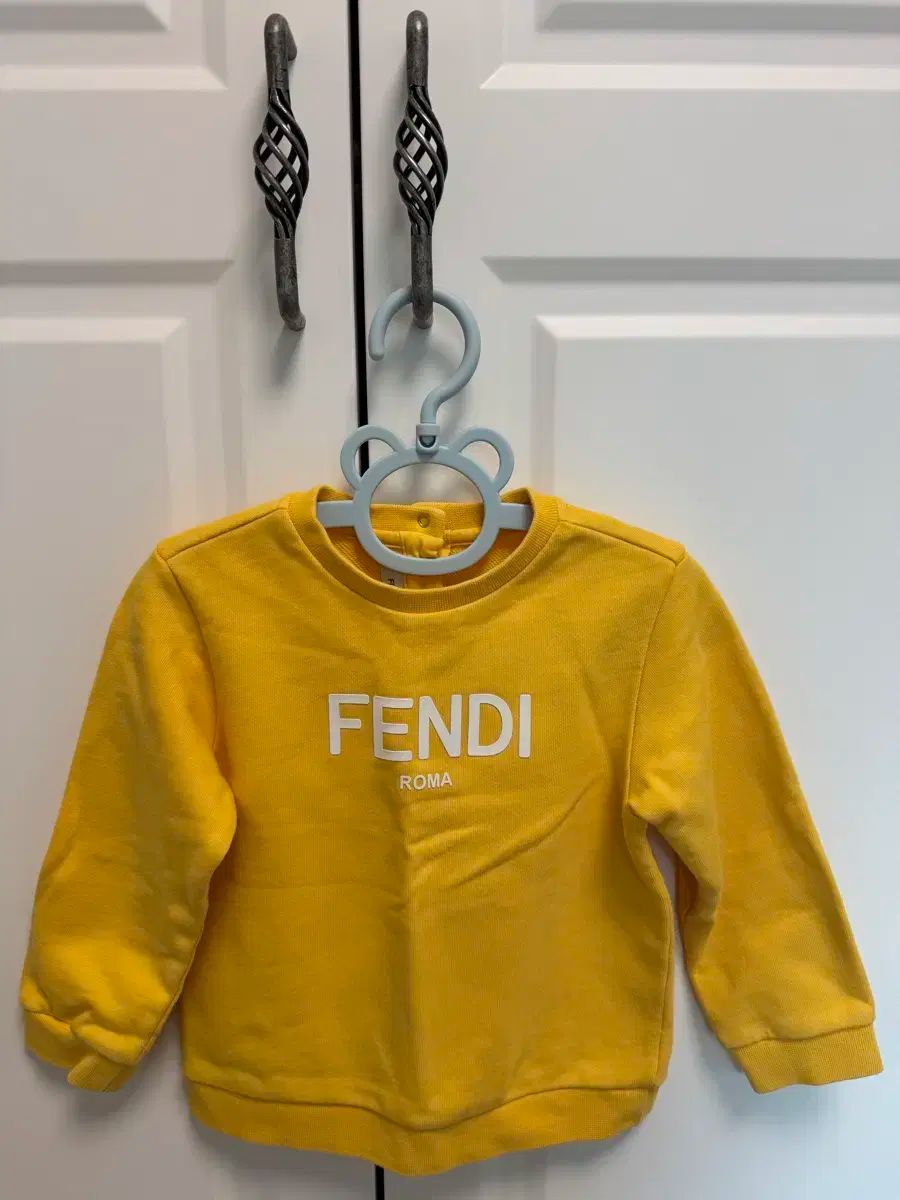 FENDI フェンディ キッズ 黄色 スウェット シャツ
