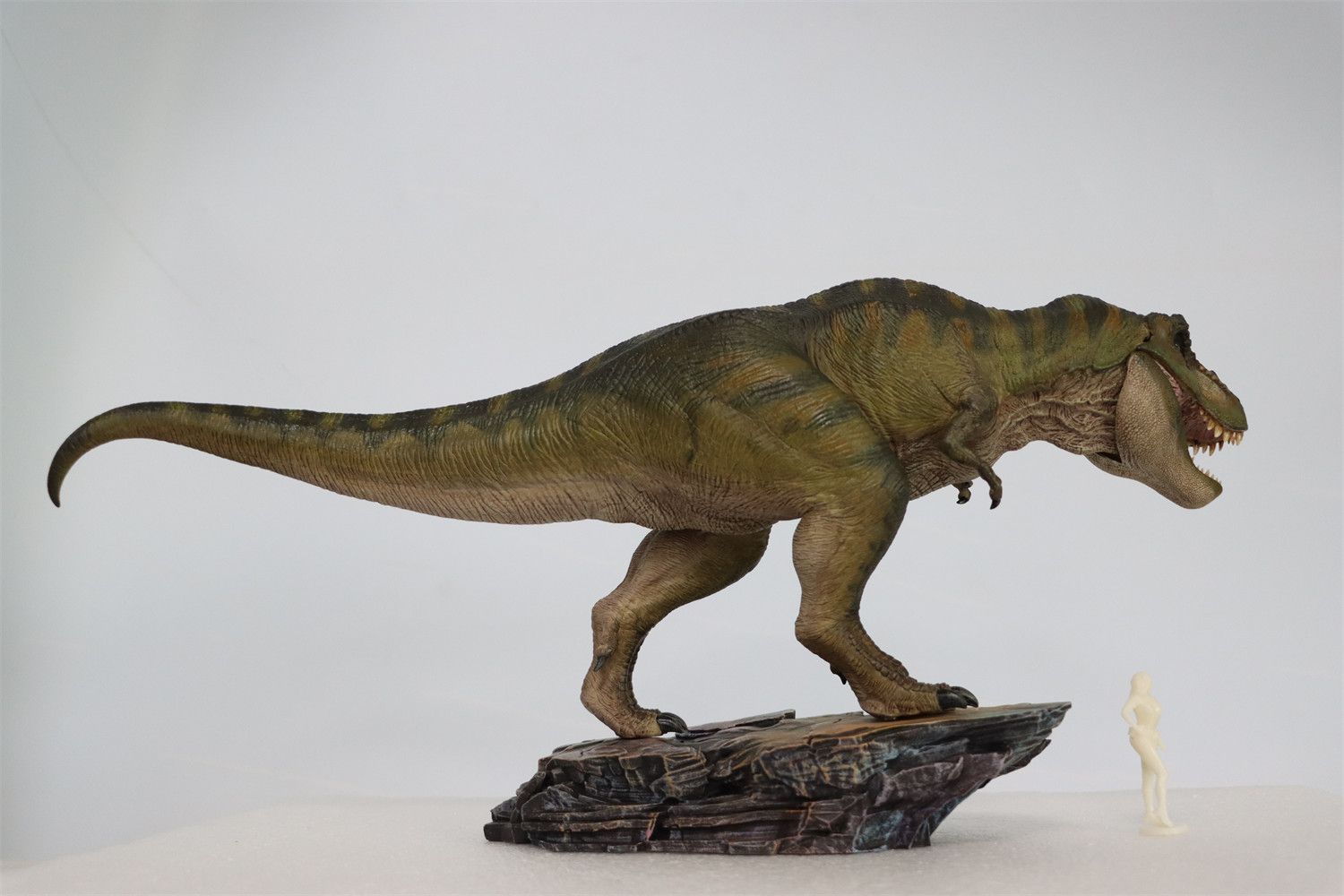 Nanmu 本心楠改 1/35 サイズ ティラノサウルス レックス King Ｔ-REX 大きい 肉食 恐竜 リアル フィギュア PVC プラモデル  おもちゃ 模型 プレゼント 43.5cm級 オリジナル 塗装済 (永遠の王--DX版(台座と人形付き) - メルカリ