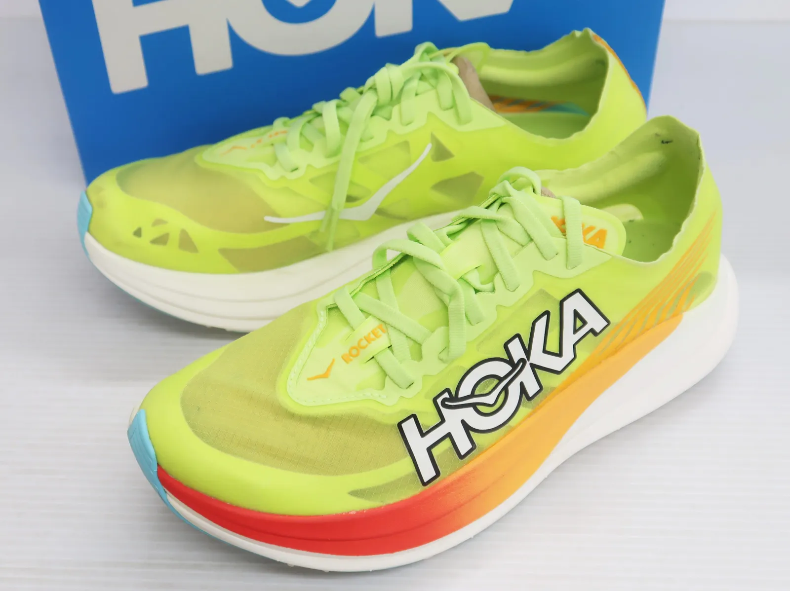 【りんごさん専用】HOKA ROCKET X2 ロケット 26.5 美品 3/1発売】進化を遂げた 新記録のためのカーボンシューズ「ROCKET X 2