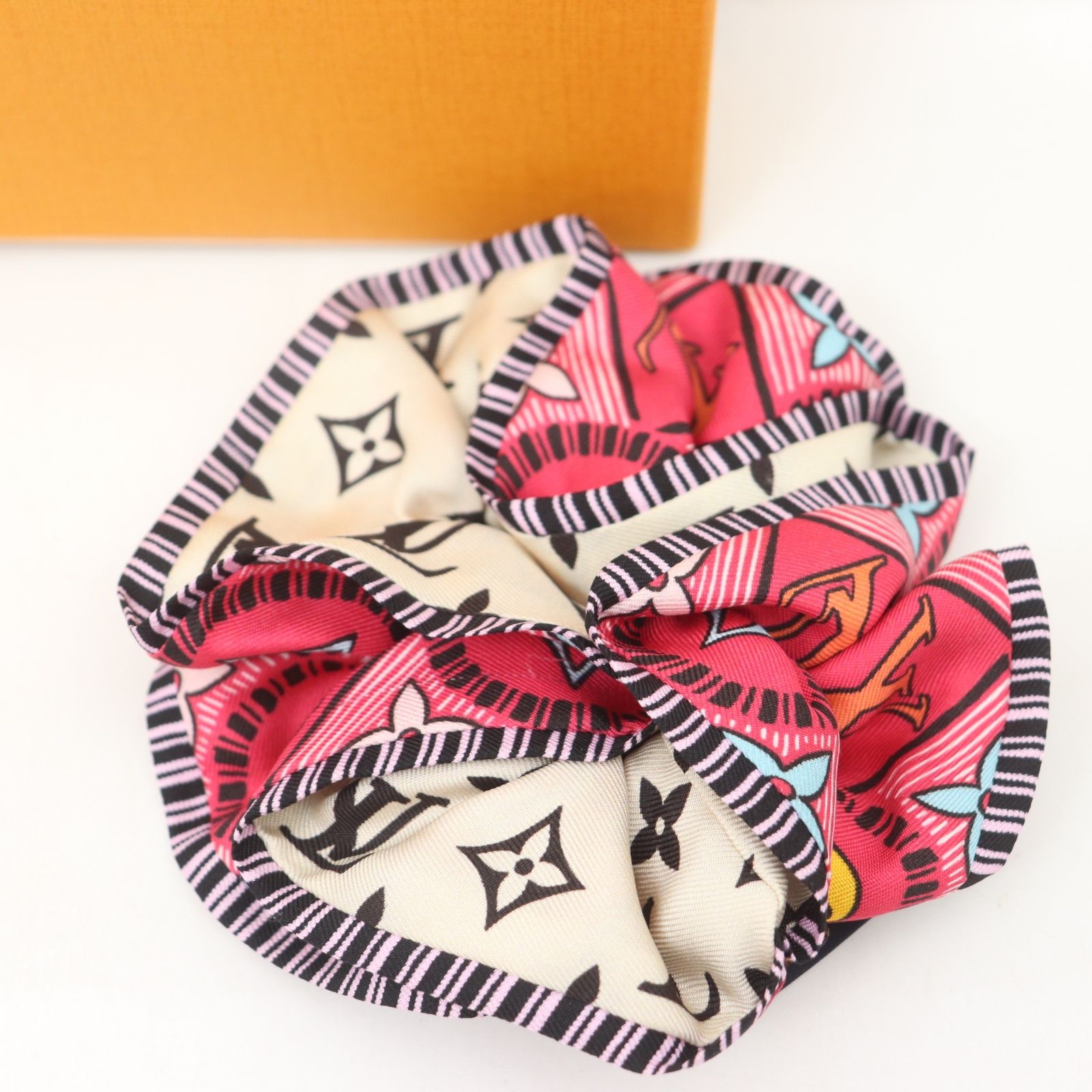 ITGO7VG3GSQO LOUIS VUITTON ルイヴィトン ヘア シュシュ モノグラム タイルズ M78435 レディース