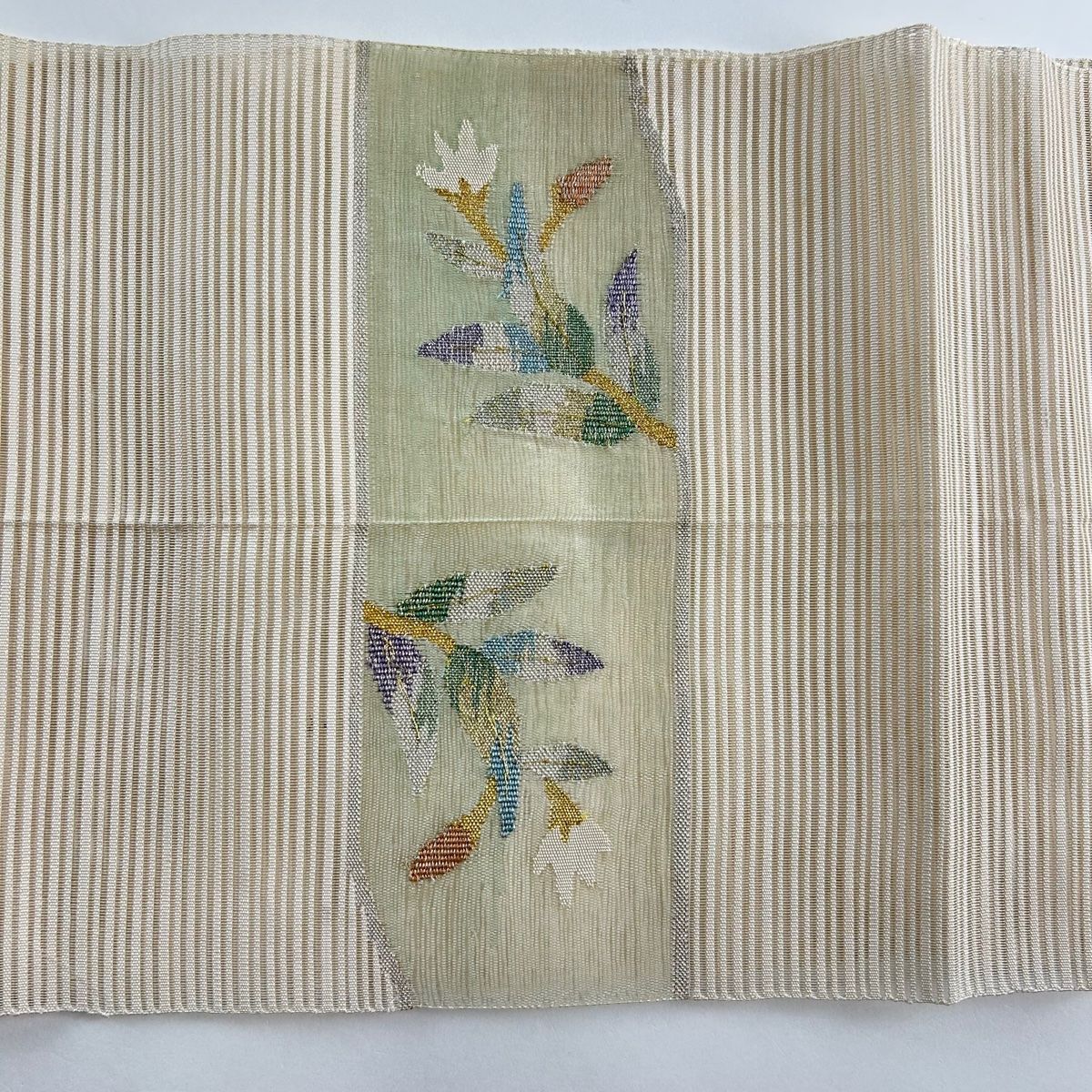 名古屋帯　唐織刺繍　銀糸　ベージュ 名古屋帯 秀品 夏帯 絽 八寸名古屋帯 草花 金銀糸 ベージュ 正絹